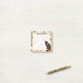 Opmerkingen over foto's van hagekleurde zwarte kat post-it® notes (Op bureau)