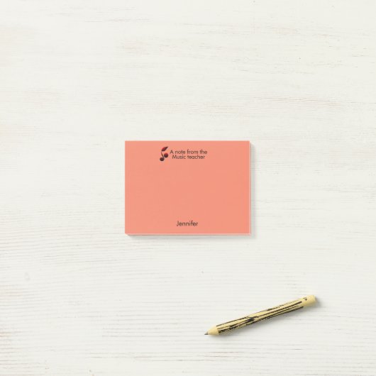 Opmerkingen van muziekleraar voegen naamtekst muzi post-it® notes (Op bureau)