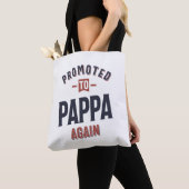 Opnieuw gepromoot naar Pappa | vader opa Tote Bag (Dichtbij)