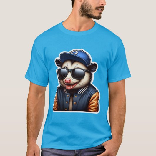 OPOSSUM IN VARSITY JACKET 4 T-SHIRT (Voorkant)