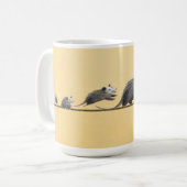 Opossum Joey aan de Mok voor volwassenenontwikkeli (Voorkant links)