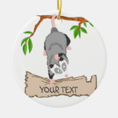 Opossum met teken keramisch ornament (Voorkant)