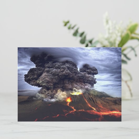 Opruiende vulkaan in de bergen (Staand voorkant)