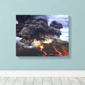 Opruiende vulkaan in de bergen canvas afdruk (Insitu (Houten vloer))