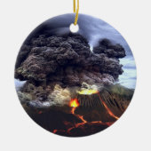 Opruiende vulkaan in de bergen keramisch ornament (Voorkant)