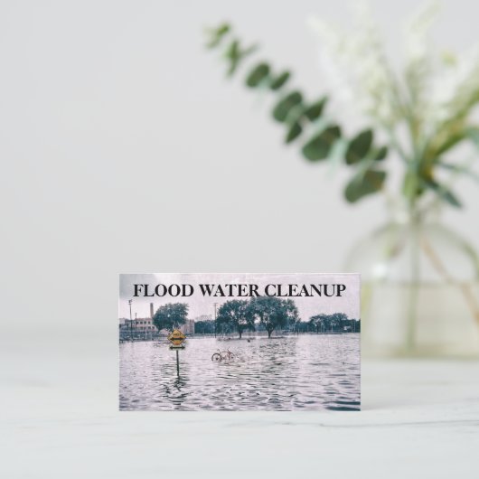 Opruimen van overstromingswater visitekaartje (Staand voorkant)