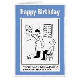 Opticien die een oogtest afgeeft