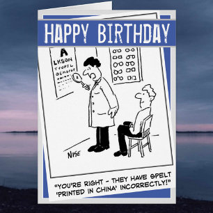 Opticien die een oogtest afgeeft