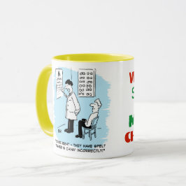 Opticien die een oogtest afgeeft mok