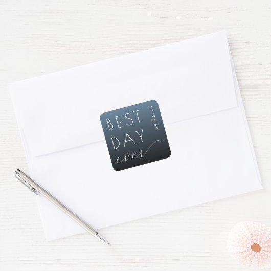 Optimistische blauwe typografische trouwsticker vierkante sticker (Envelop)