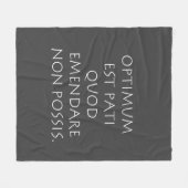 Optimum est pati quod emendare non posare fleece deken (Voorkant (Horizontaal))