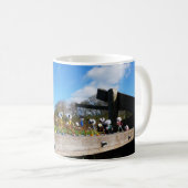 Optocht van Fubby's naar felicitatie. Koffiemok (Voorkant rechts)