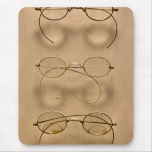 Optometrist - Eenvoudige gouden monturen Muismat