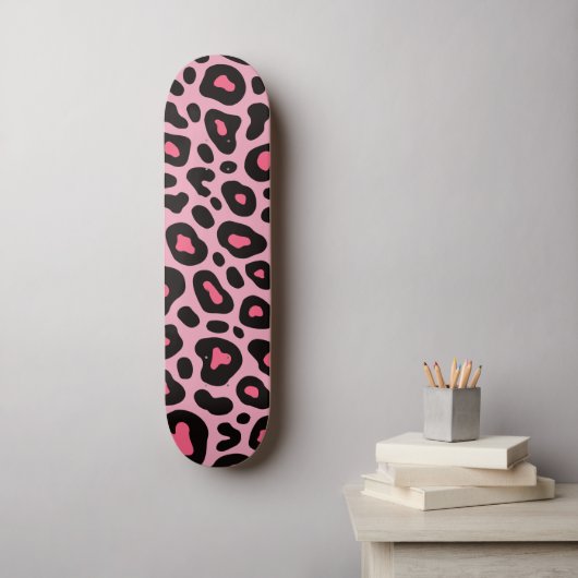 Opvallend roze en zwart luipaardprintpatroon persoonlijk skateboard (Muurkunst)