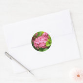 Opvallend roze hydrangeas ronde sticker (Envelop)