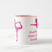 Opvallend roze Silhouette van dame in rekpose Tweekleurige Koffiemok (Center)