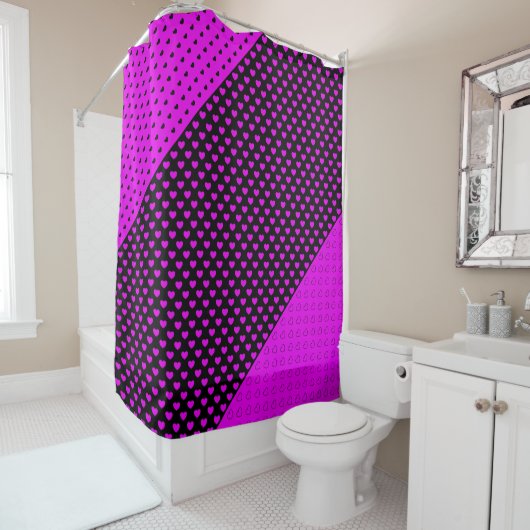 Opvallend zwart en roze douchergordijn met hart douchegordijn (In situ)