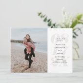Opvallende datum neutrale beige foto save the date (Staand voorkant)