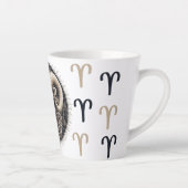 Opvallende Ram Symbool Artwork Latte Mok (Rechts)