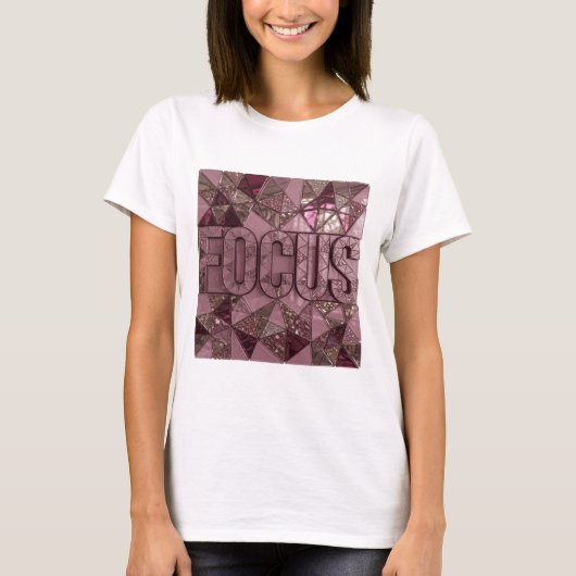 Opvallende Roze FOCUS Statement Ontwerp T-shirt (Voorkant)