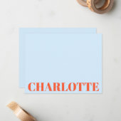 Opvallende typografie gepersonaliseerde blauwe ora notitiekaartje (Voorkant / Achterkant in situ)