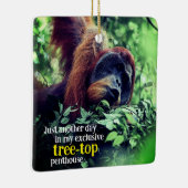 Orang-oetan ontspannen in de boom keramisch ornament (Rechts)