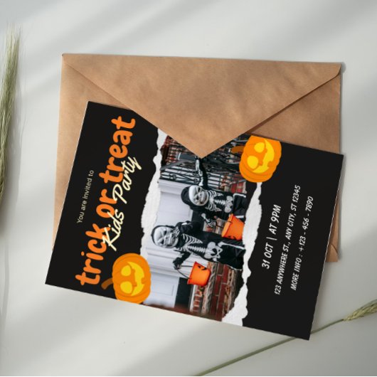 Orange and Black Trick Or Treat Halloween Kids  Kaart