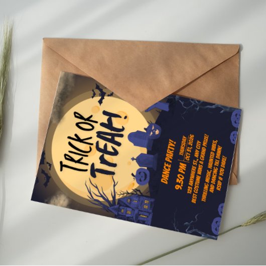 Orange and Black Trick or Treat Halloween Party Kaart