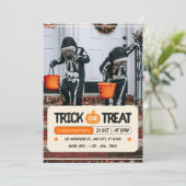 Orange Black and White Trick Or Treat Halloween  Kaart (Staand voorkant)