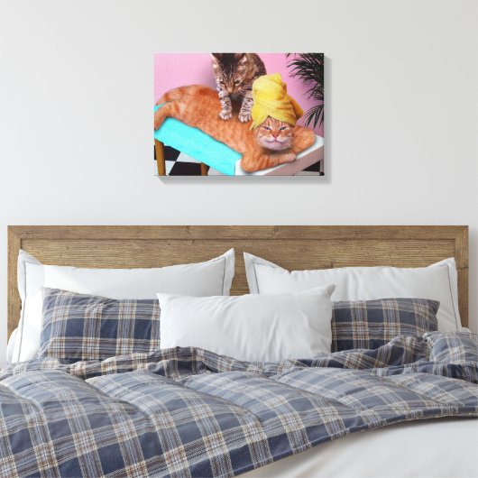Orange cat enjoying a massage a cat canvas afdruk (Insitu (Slaapkamer))