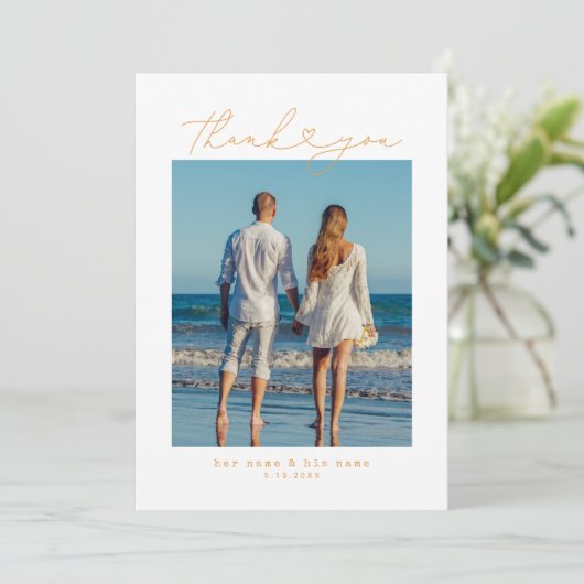 Orange | Minimalistische Eenvoudig Script Hart Wed Bedankkaart (Staand voorkant)