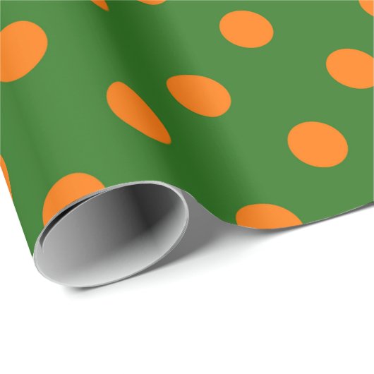 Orange On Green Polka Dots Pattern Design  Cadeaupapier (Rol Hoek)
