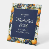 Oranges White Flowers Navy Blue Birthday Welcome Reclamebord Met Voetstuk (Voorkant)