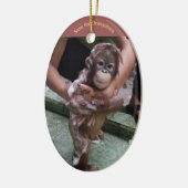 Orangutan Baby Keramisch Ornament (Links)