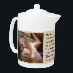 Orangutan Dierenvriend Theepot<br><div class="desc">Een speciaal geschenk voor orang-oetans en wilde dierenvrienden.  Foto's van geredde orang-oetans en een origineel gedicht van de kunstenaar die vrijwilligers zijn die op het eiland Borneo voor natuurbescherming en -revalidatie zorgen.</div>