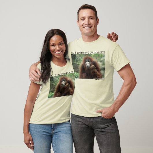 Orangutan: "Ik ben hier om er  uit te zien" T-shirt (Unisex)