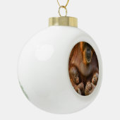 Orangutan Moeder die twee baby's houdt Keramische Bal Ornament (Links)
