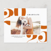 Oranje 2025 Bold Typography Afstuderen Invitation (Voorkant)