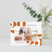 Oranje 2025 Vetgedrukte Typografie Foto Afstuderen Uitnodiging Briefkaart (Staand voorkant)