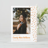 Oranje Afstuderen Confetti bekendmaking Kaart (Staand voorkant)