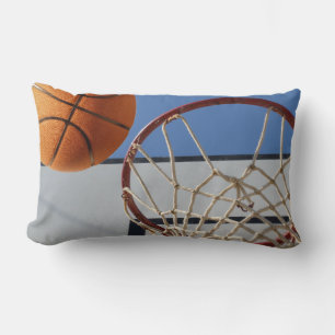 Oranje basketball op het punt van de score, kussen