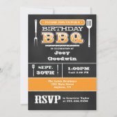 Oranje BBQ Birthday Chalkboard Uitnodiging (Voorkant)