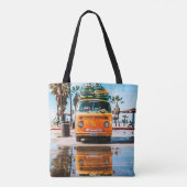 Oranje bestelwagen met surfplank bovenaan tote bag (Achterkant)