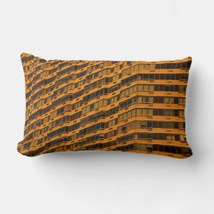 Oranje betongebouw kussen