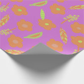 Oranje bloemen en limoengroene luiers op helder ro cadeaupapier (Hoek)