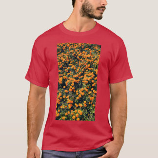 Oranje bloemen in de zomer t-shirt