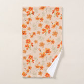 Oranje bloemen met groene bladeren bad handdoek (Handdoek)