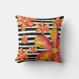 Oranje bloemen op zwarte strepen kussen