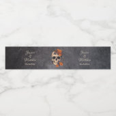 Oranje bloemenelegante schedel minimale bruiloft waterfles etiket (Enkel label)