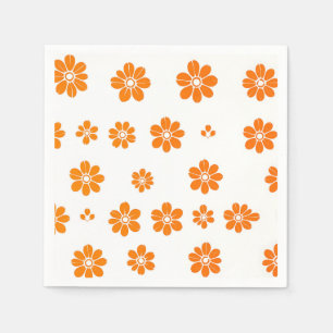 Oranje bloemstencilpatroon op witte achtergrond servet